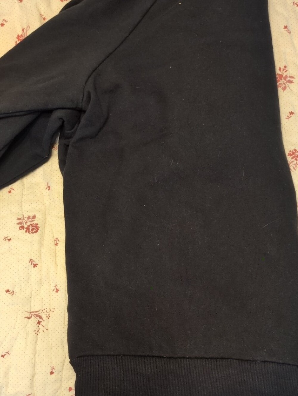 Under Armour Men’s Black Crewneck Hoodie with Logo And Kangaroo Pocket - Picture 8 of 8